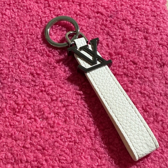 Leather Fashion Keychain - Picture 2 of 2